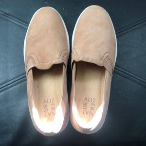 Naturalizer Carly light tan Suede slip on